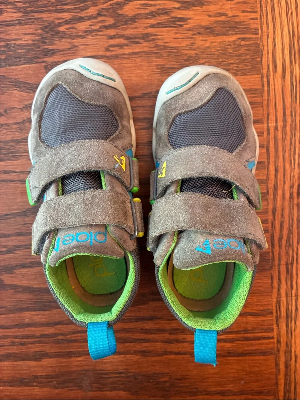 PLAE Kids Gray Sneakers with Green and Blue Accents